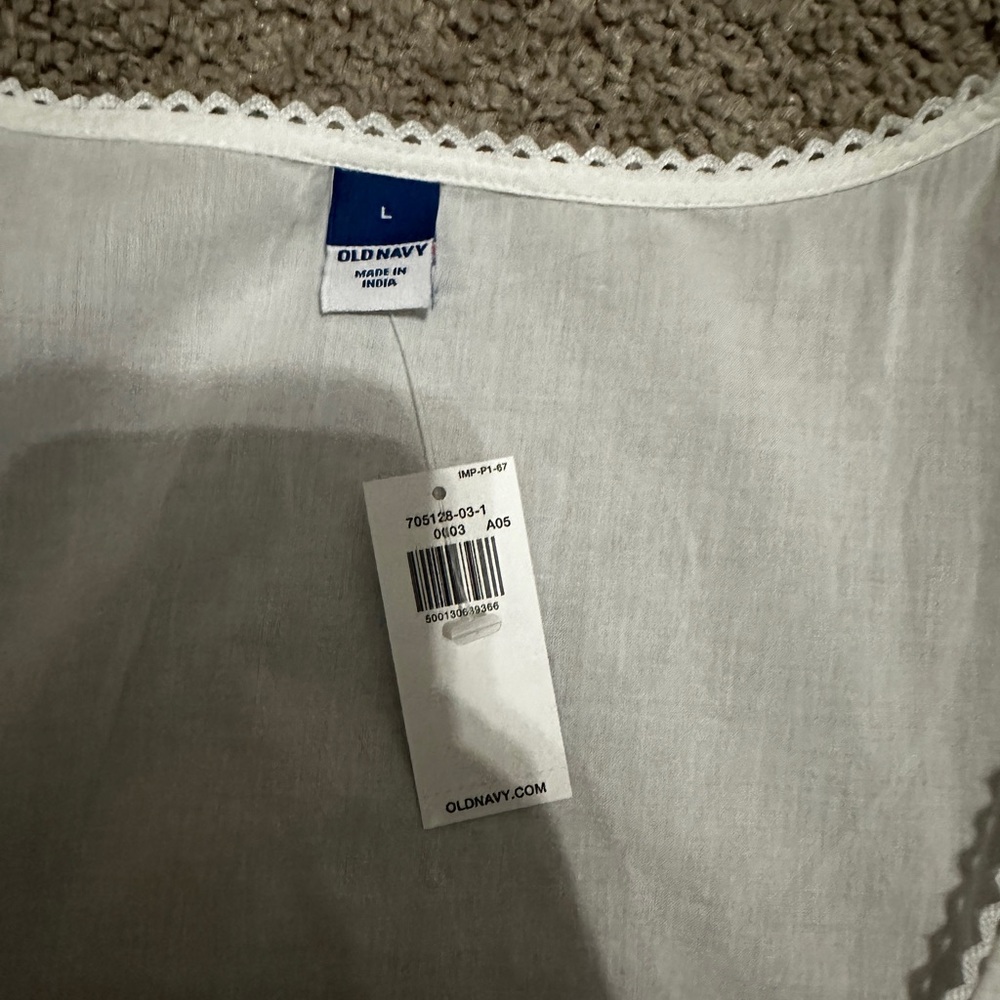 Old Navy White Sleeveless Blouse NWT - Picture 2 of 3